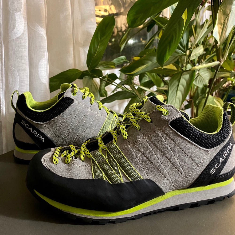 Like NEW Women’s Scarpa Crux Approach Hiking shoes